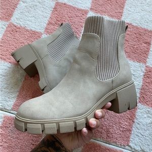 Universal Thread Booties